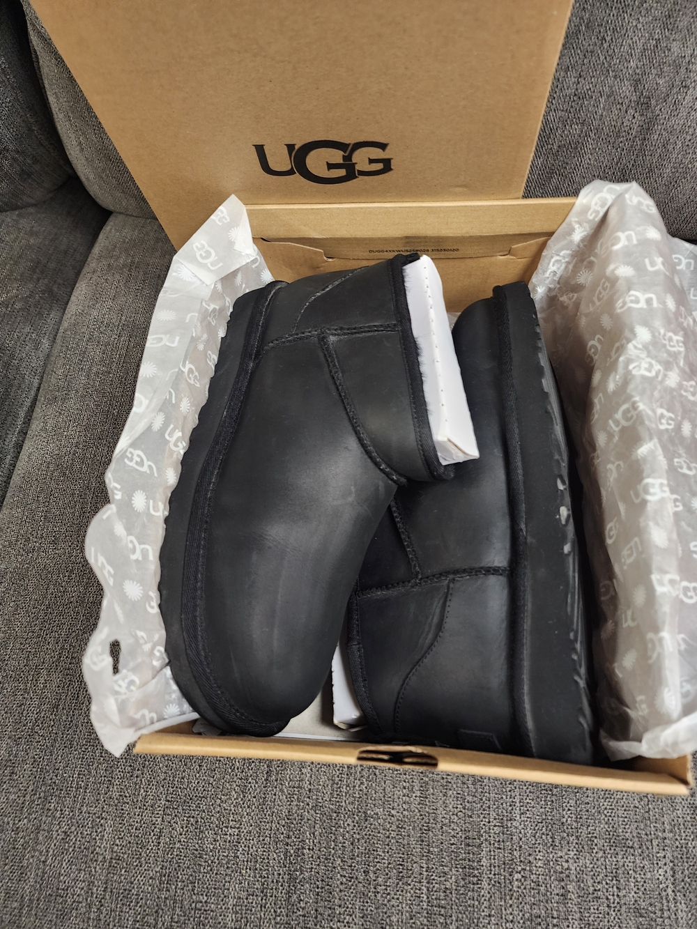 UGG  Womens Classic Mini Boot - Black Leather